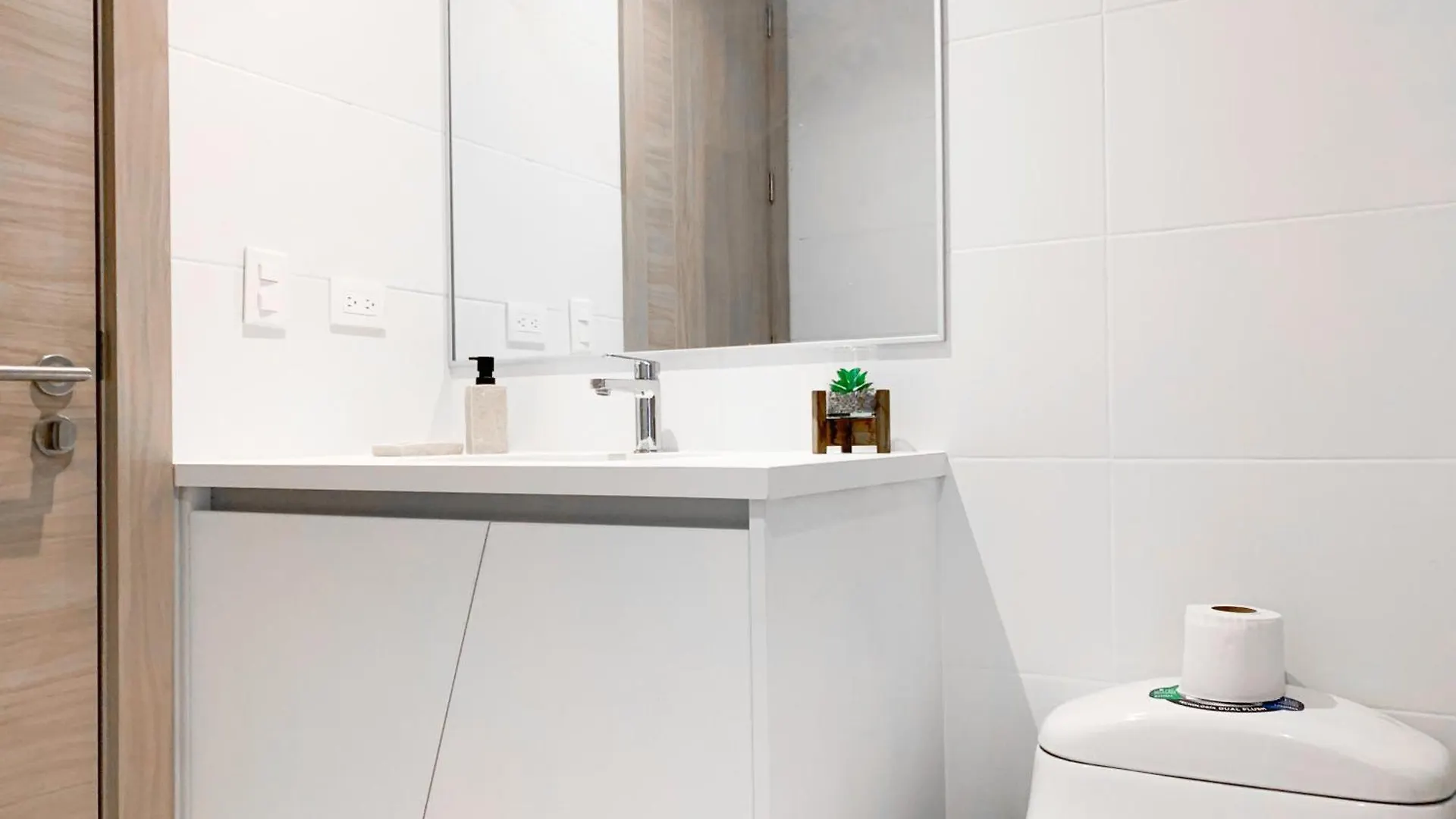 Suite De Estreno 3 Ambientes En Torre Millenium Guayaquil Appartement